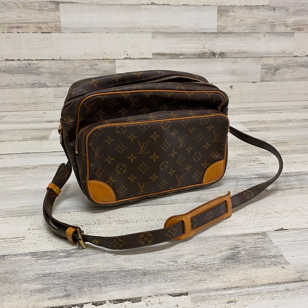 EUC Authentic 🔥 Louis Vuitton Nile crossbody
